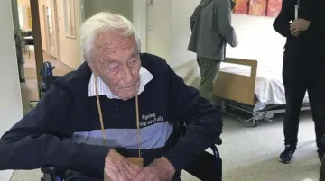 104-year-old scientist David Goodall ends his life in Switzerland | AP- India TV Hindi