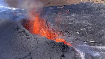 Hawaii Volcano could cause acid rain and volcanic smog | AP Representational- India TV Hindi