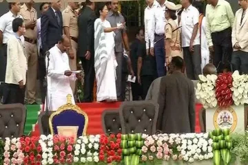 VIDEO: Mamata Banerjee loses cool at Kumaraswamy oath ceremony in Karnataka- India TV Hindi