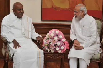 Amid Karnataka political tussle, PM Modi greets HD Deve Gowda on birthday- India TV Hindi