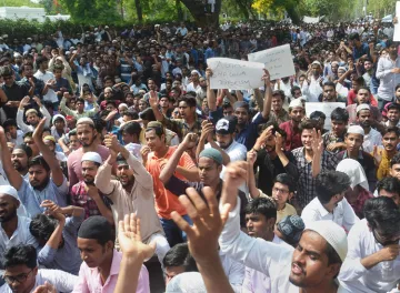 <p>Aligarh Muslim University students stage a protest over...- India TV Hindi