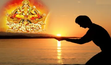 <p>भगवान सूर्य की पूजा</p>- India TV Hindi