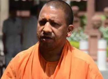 <p>Chief Minister Yogi reached Varanasi tour</p>- India TV Hindi