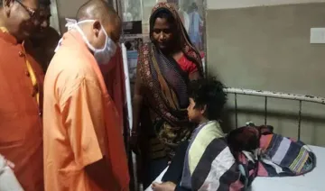 Yogi Adityanath meets rain, dust storm affected people at Agra hospital- India TV Hindi