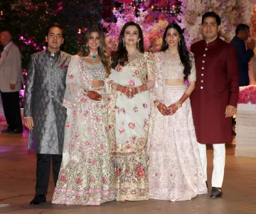 <p>Engagement Party of Mukesh Ambani son Akash Ambani</p>- India TV Hindi