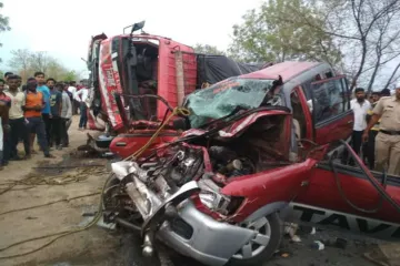 Maharashtra: 10 Killed in Car-Truck Collision in Yavatmal- India TV Hindi