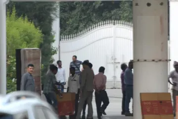 Akhilesh Yadav, Mulayam Singh Yadav start vacating Lucknow bungalows after Supreme Court order- India TV Hindi