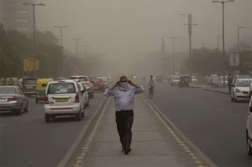 No relief from dust in Delhi till 3 days says Skymet weather - India TV Paisa