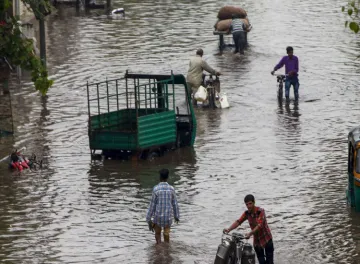 <p>Heavy rains lash south Gujarat</p>- India TV Hindi