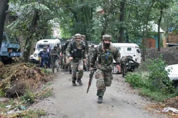 जम्मू कश्मीर के कुपवाड़ा-शोपियां में सुरक्षा बलों और आतंकियों के बीच मुठभेड़- India TV Hindi
