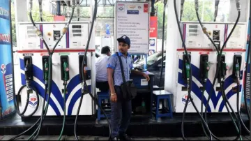 Oil companies cut petrol price on Tuesday- India TV Paisa