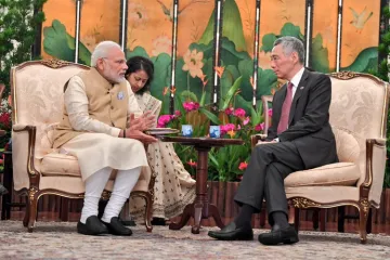 Narendra Modi in Singapore: PM talks with Singaporean counterpart Lee Hsien Loong- India TV Hindi