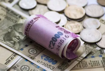 Rupee falls below 68 level agains US Dollar - India TV Paisa