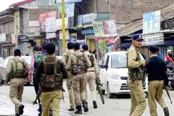 जम्मू एवं कश्मीर में पुलिस अधिकारी लापता, हिज्बुल मुजाहिद्दीन से जुड़ने की खबर- India TV Hindi