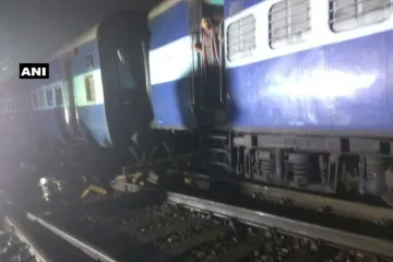 <p>Three coaches of Howrah Mail train derailed near...- India TV Hindi