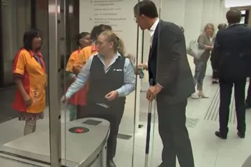 <p>Dutch Prime Minister Cleaning The Floor Himself After...- India TV Hindi