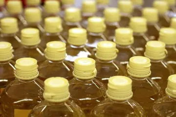 Govt rises custom duty on non palm crude and refined vegetable oils- India TV Paisa