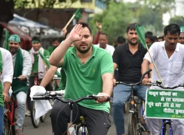 तेजस्वी यादव, बिहार, तेजस्वी यादव साइकिल रैली- India TV Hindi