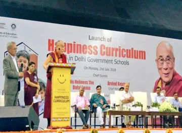 <p>Kejriwal,Dalai Lama launch Happiness Curriculum for...- India TV Hindi