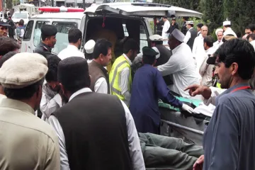 पाकिस्तान में दो विस्फोटों में 133 व्यक्तियों की मौत, 125 से अधिक घायल- India TV Hindi