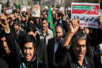 <p>Iraqi demonstrators protested due to lack of basic...- India TV Hindi