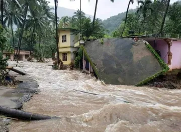 केरल बाढ़ LIVE- India TV Hindi
