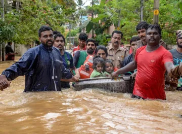 बाढ़, केरल, दक्षिण रेलवे, कोच्चि मेट्रो- India TV Hindi