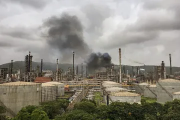 <p>Smoke is seen after a fire broke out at a refinery of...- India TV Hindi