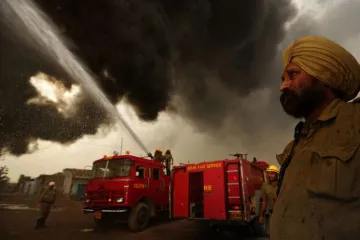 दिल्ली के पहाड़गंज में एक प्लास्टिक गोदाम में लगी आग- India TV Hindi