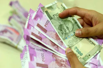 Rupee Falls again in opening trade on Thursday- India TV Paisa