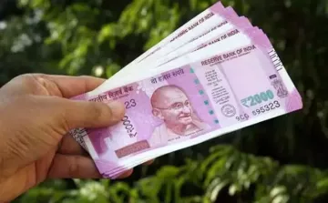 Rupee recovers 32 paisa against US Dollar During opening trade on Monday- India TV Paisa