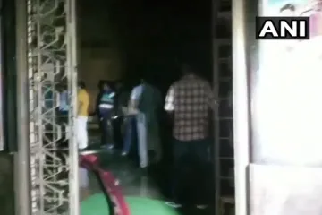 <p>Fire breaks out at Priya Cinema in Kolkata no...- India TV Hindi