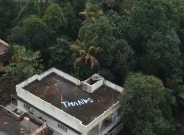 <p>A 'Thanks' note painted on the roof of a house in Kochi...- India TV Hindi