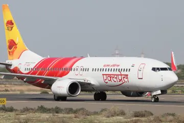 भारतीय पायलट ने किया कमाल, खराब मौसम और ईंधन खत्म होने के बाद भी, बचा ली 370 जान- India TV Hindi