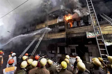 West Bengal: Fire ravages Bagree Market in Kolkata's commercial hub, 1,000 shops gutted | PTI- India TV Hindi