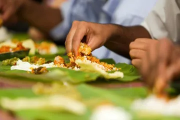 <p>Eating With Your Hands In India</p>- India TV Hindi