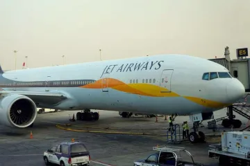 जेट एयरवेज के क्रू मेंबर्स ने की एक गलती और यात्रियों के नाक-कान से निकलने लगा खून- India TV Hindi