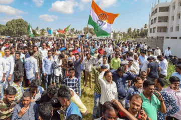 <p>Congress party workers celebrate their win in Karnataka...- India TV Hindi