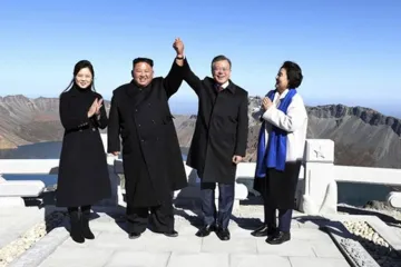 Kim Jong Un, Moon Jae-in join hands on peak of sacred North Korean volcano | AP- India TV Hindi