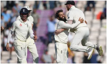 India vs England, 4th Test: Moeen celebrates with Ben Stokes- India TV Hindi