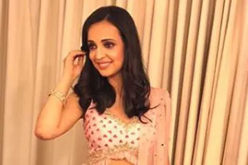  Sanaya Irani- India TV Hindi