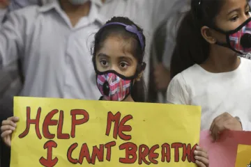 दिल्ली में वायु गुणवत्ता ‘बहुत खराब’ श्रेणी में, भारत में जहरीली हवा ने ली 1 लाख बच्‍चों की जान- India TV Hindi