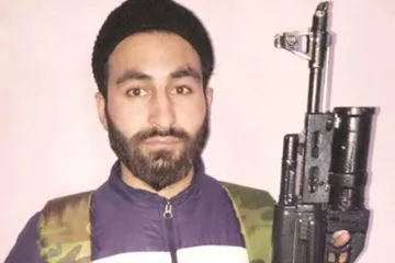 Three terrorists including Manan Wani trapped in ongoing encounter in Jammu and Kashmir's Handwara- India TV Hindi
