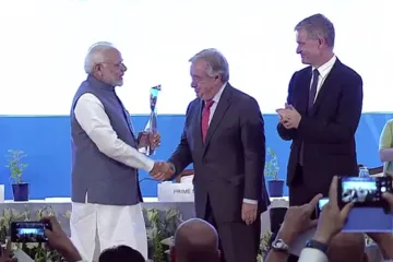 प्रधानमंत्री नरेंद्र मोदी को 'चैंपियंस ऑफ द अर्थ' अवॉर्ड से सम्मानित किया- India TV Hindi