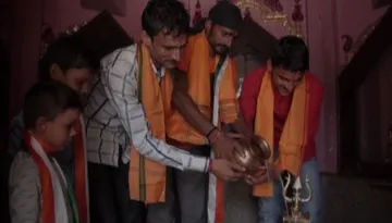 Muslim family converted to Hinduism in Bagpat district of Uttar Pradesh- India TV Hindi