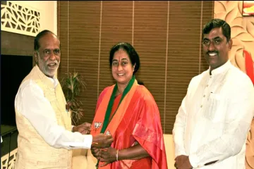 Wife of senior Congress leader in Telangana joins BJP- India TV Hindi
