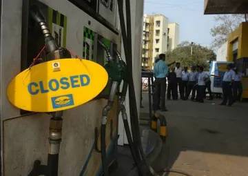 <p>Petrol Pump</p>- India TV Paisa