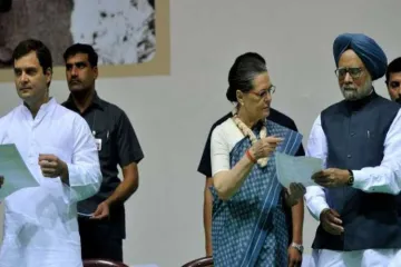 <p>rahul gandhi sonia gandhi and manmohan singh</p>- India TV Hindi