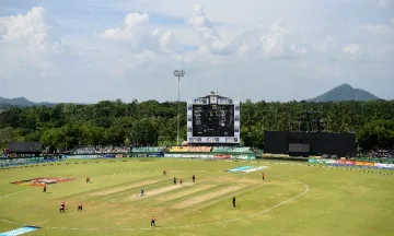 क्रिकेट के मैदान पर दिखा हैरान करने वाला नजारा, बिना कोई गेंद फेंके दो पारियां कर दी गईं घोषित- India TV Hindi