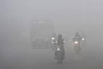 दिल्ली में प्रदूषण फिर बेहद खतरनाक स्तर पर पहुंचा, निजी डीजल वाहन मालिकों से तीन दिनों तक गाड़ी न इस- India TV Hindi